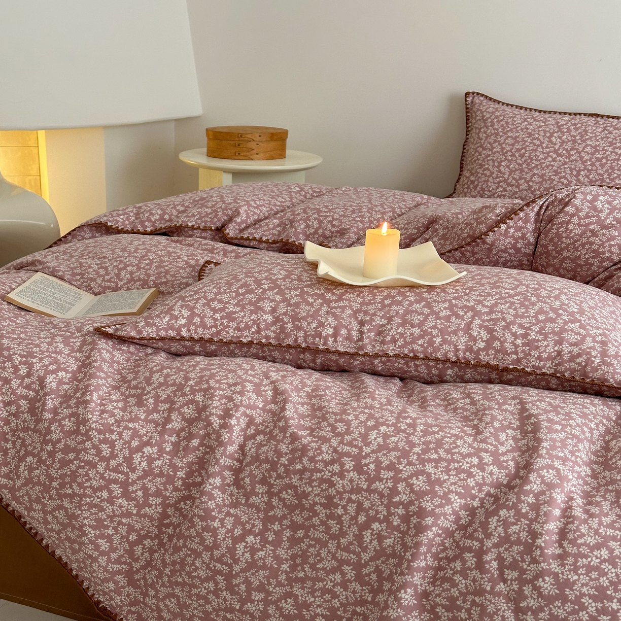 91家纺网 家纺一手货源 找家纺 2025新款工艺款全棉双层纱小清新贝壳边四件套 浅枝