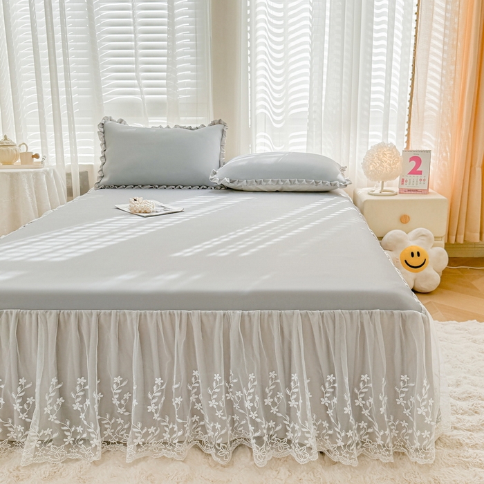 91家纺网 家纺一手货源 找家纺 LIFE.丽芙 2025春夏新款独家研发太空层凉感软席双层蕾丝边冰丝凉席床裙款 浅灰