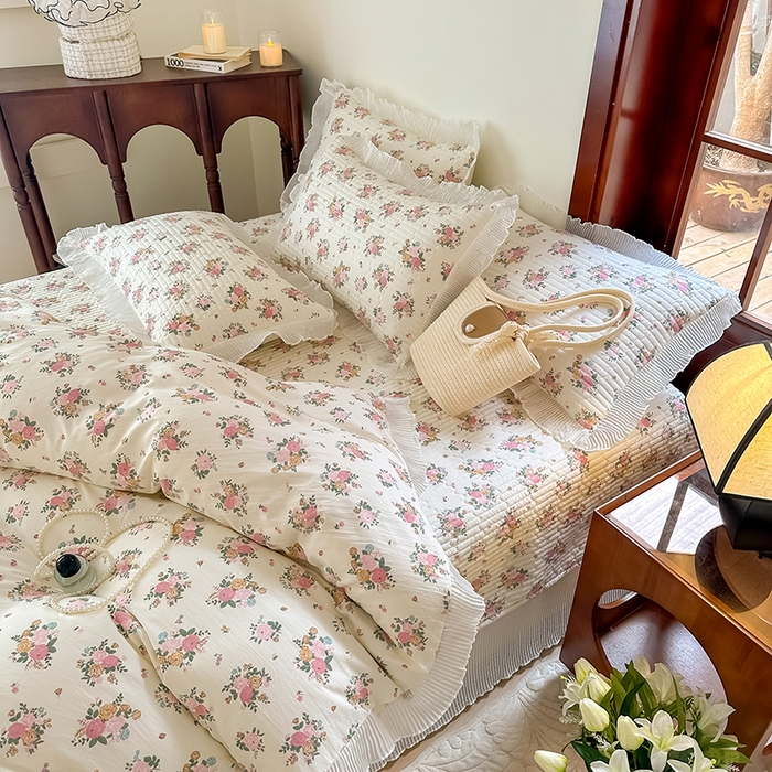 91家纺网 家纺一手货源 找家纺 赫本家纺  2025新款水洗棉花边款夹棉床盖三件套四件套 寇依娜