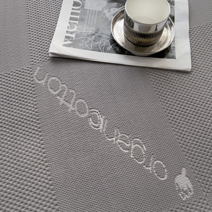 91家纺网 家纺一手货源 找家纺 富馨莱 2025新款A类480克PE凉感凉豆豆凉席三件套和单件平铺款 绅士灰