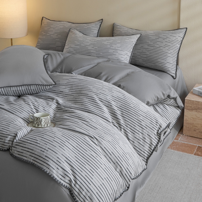 91家纺网 家纺一手货源 找家纺 2025新款亲肤全棉三层纱提花四件套 韵律-星灰