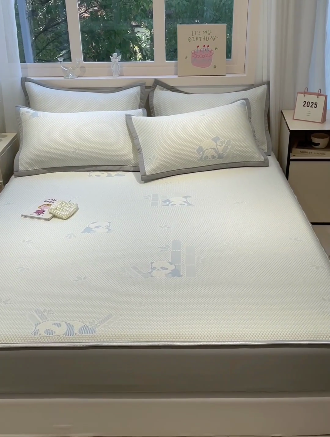 91家纺网 家纺一手货源 找家纺 富馨莱 2025新款A类480克PE凉感凉豆豆凉席三件套和单件床笠款 熊猫嘟嘟-蓝