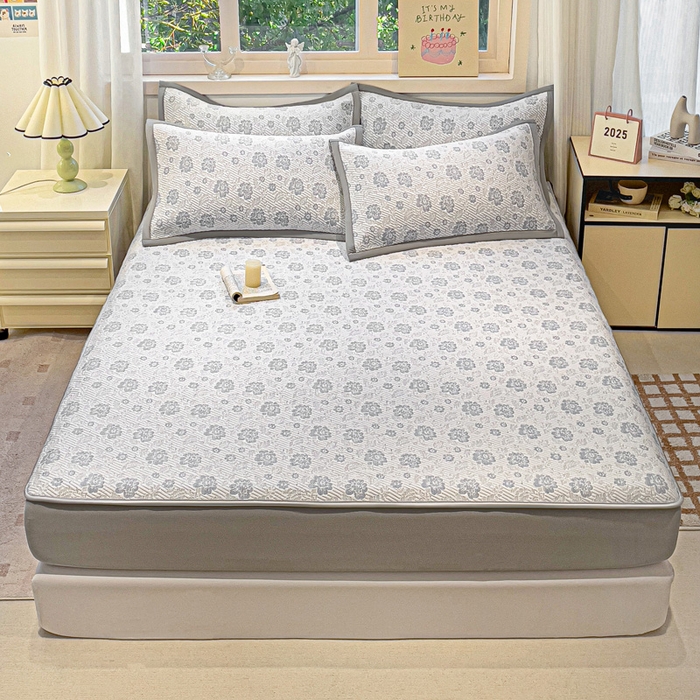 91家纺网 家纺一手货源 找家纺 富馨莱 2025新款A类480克PE凉感凉豆豆凉席三件套和单件床笠款 玫瑰花园-灰