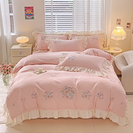 91家纺网 家纺一手货源 找家纺 （总）焱博家纺 2025新款韩版花间细语系列水洗冰丝刺绣花边四件套