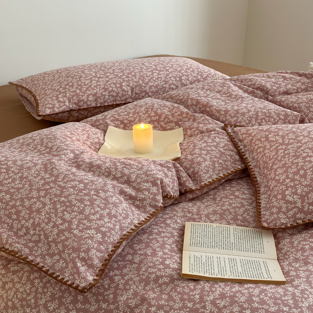 91家纺网 家纺一手货源 找家纺 2025新款工艺款全棉双层纱小清新贝壳边四件套 浅枝