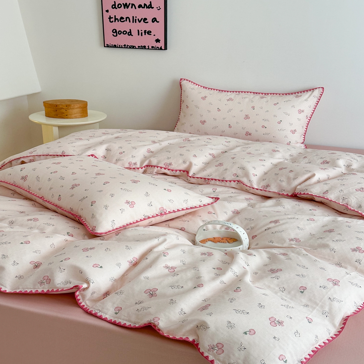 91家纺网 家纺一手货源 找家纺 2025新款春夏新品工艺款全棉双层纱贝壳边四件套 知樱