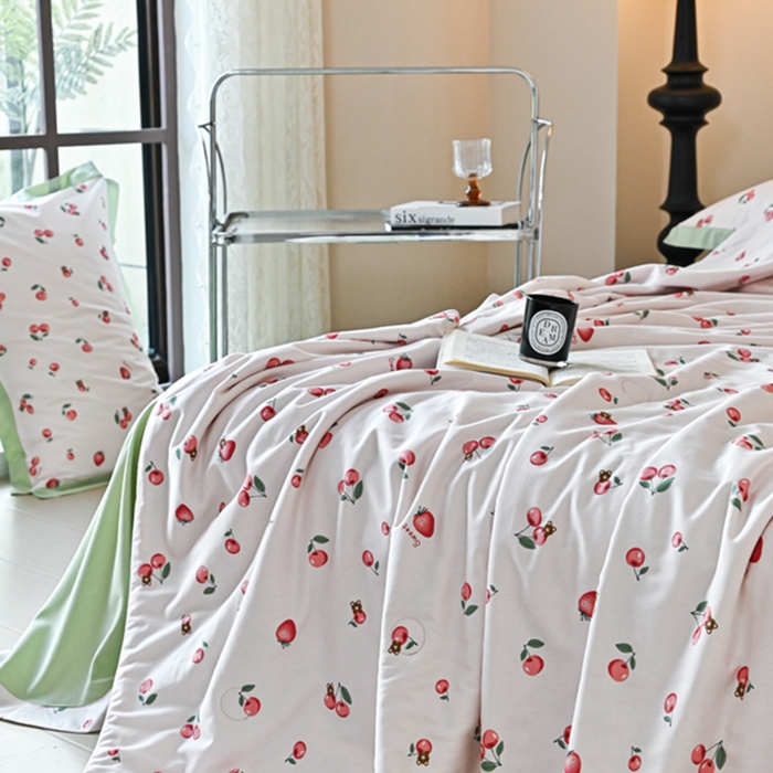 91家纺网 家纺一手货源 找家纺 佳居缘 2025新款天丝棉大豆印花夏被四件套 甜心