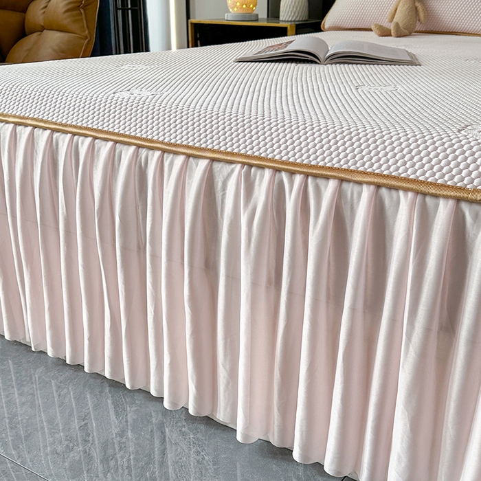 91家纺网 家纺一手货源 找家纺 爱洛家纺 2025新款凉感丝豆豆床裙席 粉玉~小熊