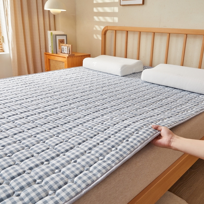 91家纺网 家纺一手货源 找家纺 迪乐妮 2025新款双面可用抑菌冰丝床褥爬爬垫-大床图 经典格