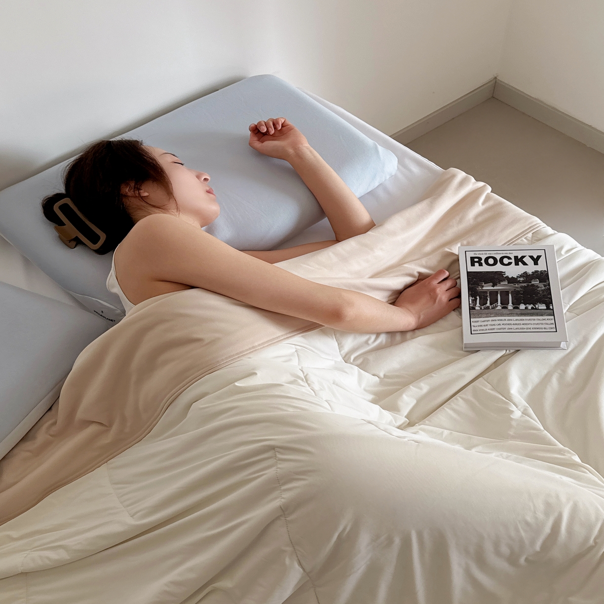 91家纺网 家纺一手货源 找家纺 兜米家居 2025新品某朵同款深睡双感夏被空调被 浅杏