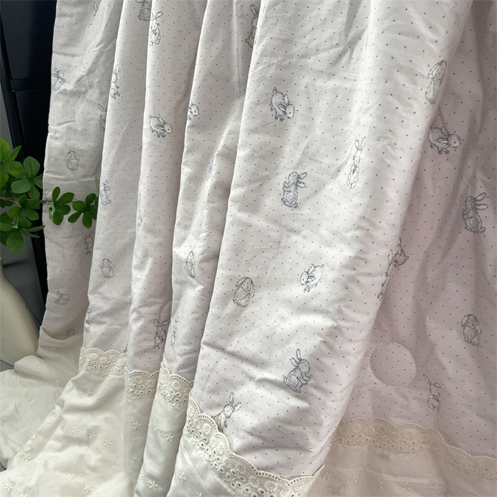 91家纺网 家纺一手货源 找家纺 奈萝家纺 奈萝2025新款全棉13372法式花边纯棉夏被春秋被 波点小兔