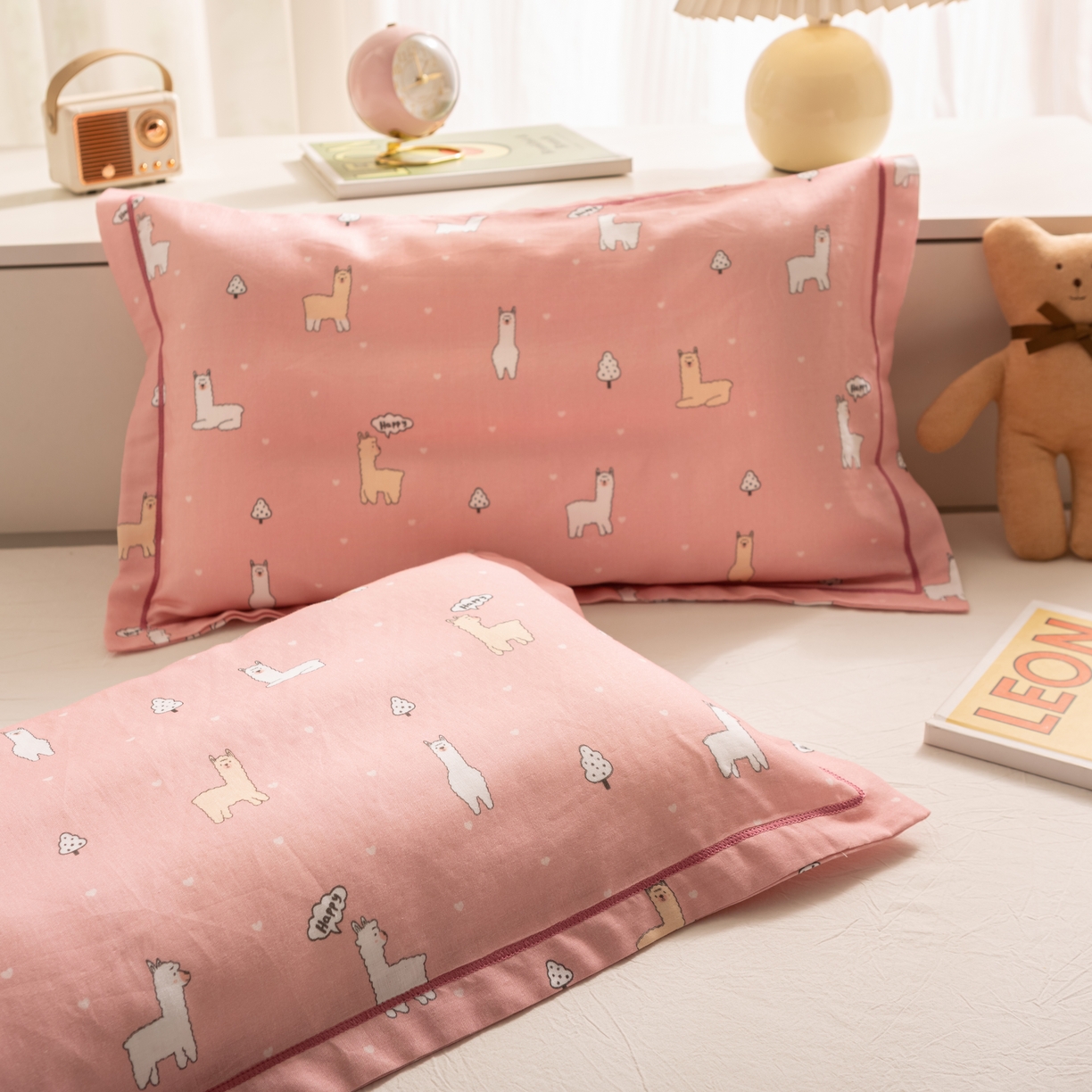 91家纺网 家纺一手货源 找家纺 萌番宝 2025新款A类全棉纯棉水洗双层纱卡通儿童单枕套信封枕单枕套 枕套单件 羊驼粉