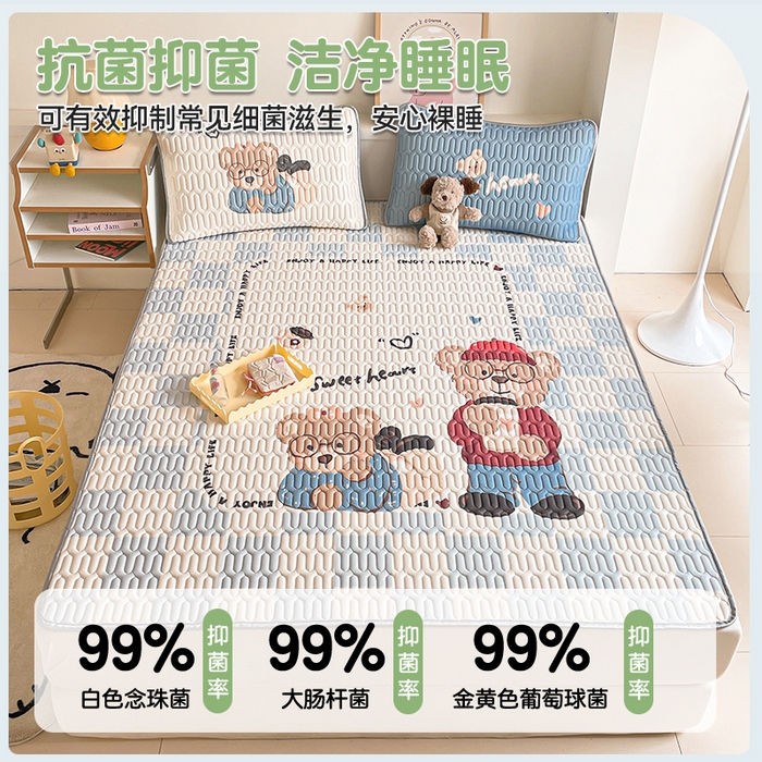 91家纺网 家纺一手货源 找家纺 布卢姆床垫 2025新款A类大版数码凉感丝乳胶凉席 咖啡熊-蓝