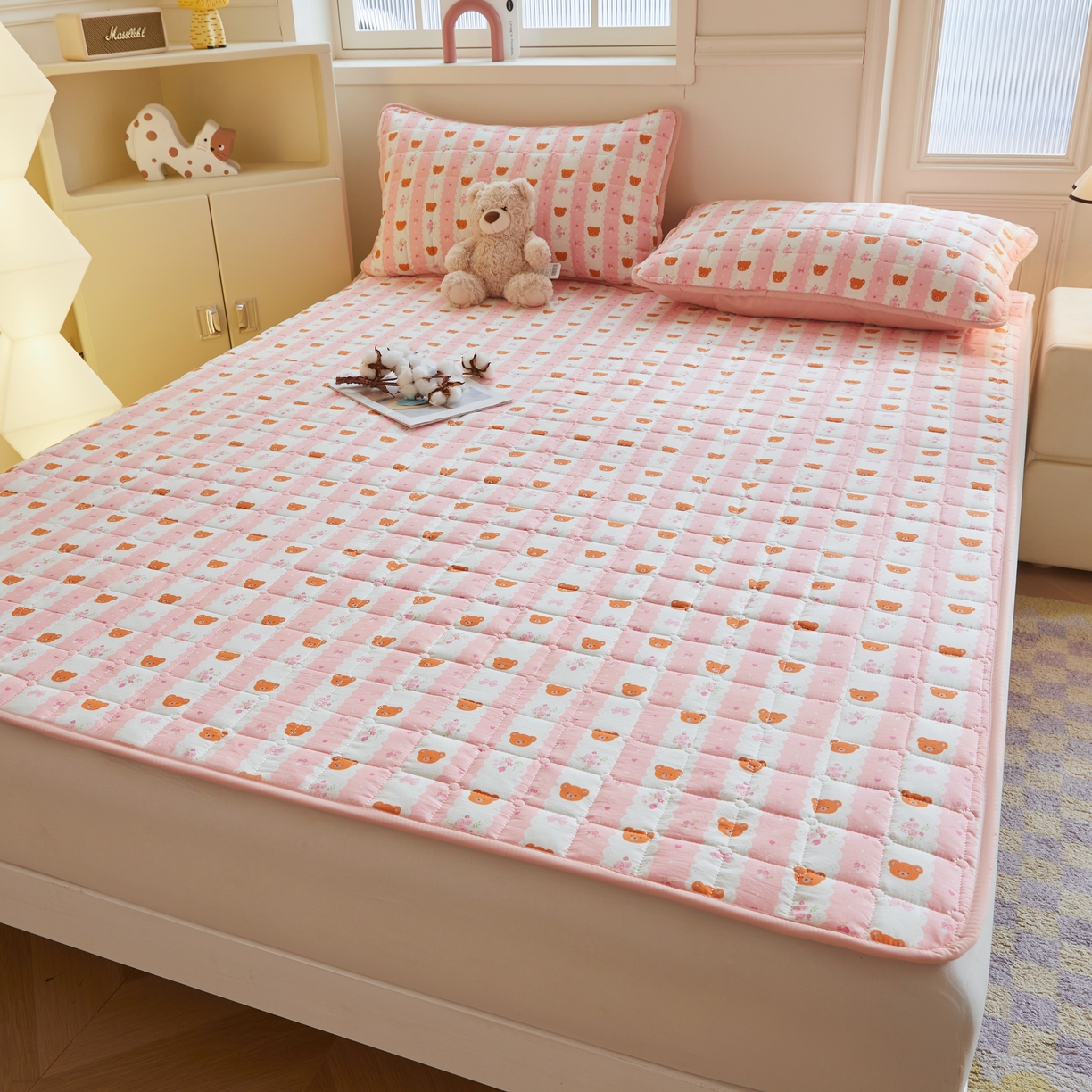 91家纺网 家纺一手货源 找家纺 魅图家纺 2025新款A类云朵棉抗菌棉花床护垫 花恋小熊