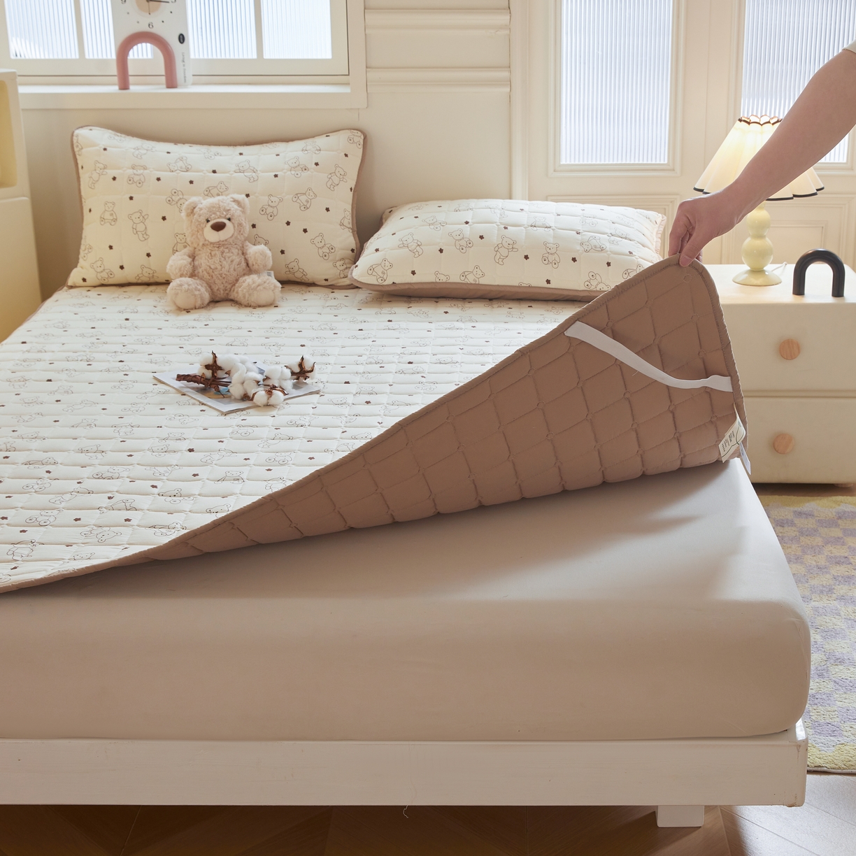 91家纺网 家纺一手货源 找家纺 魅图家纺 2025新款A类云朵棉抗菌棉花床护垫 小熊院长