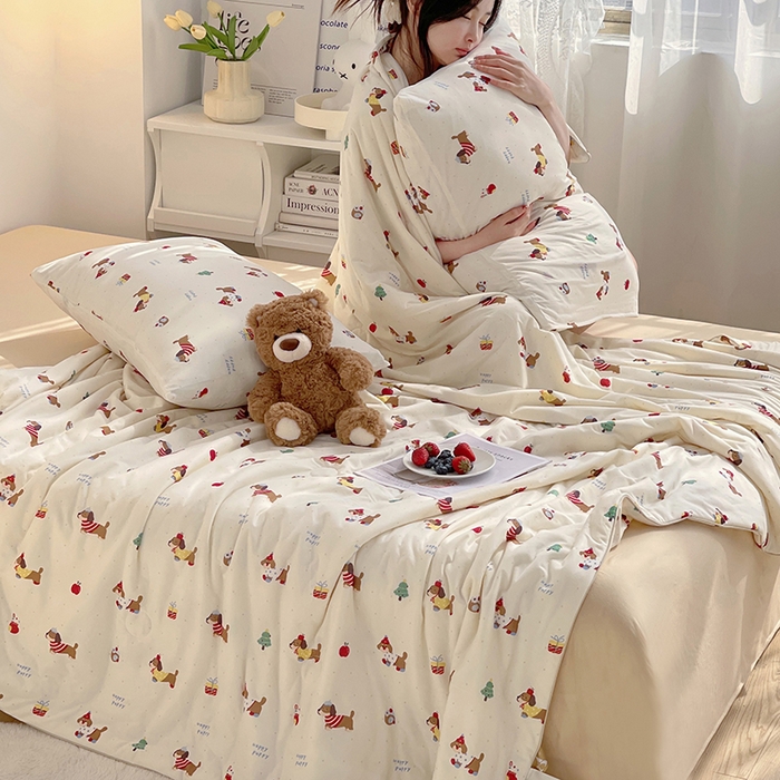 91家纺网 家纺一手货源 找家纺 简爱 2025新款A类针织棉大豆纤维夏被 腊肠狗