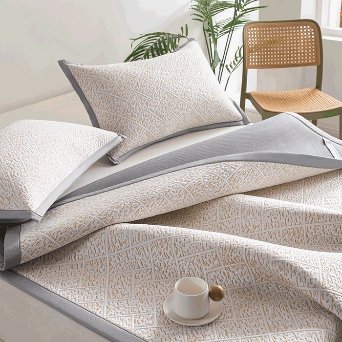 91家纺网 家纺一手货源 找家纺 鑫姿席业 2025新款A类凉感冰豆豆席 雅致床席款-冰咖