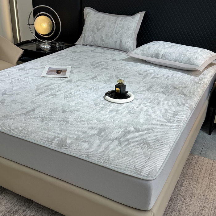 91家纺网 家纺一手货源 找家纺 999家纺 2025新款高端轻奢PE中分子凉感大提花凉席软席 山溪-灰（床笠款）