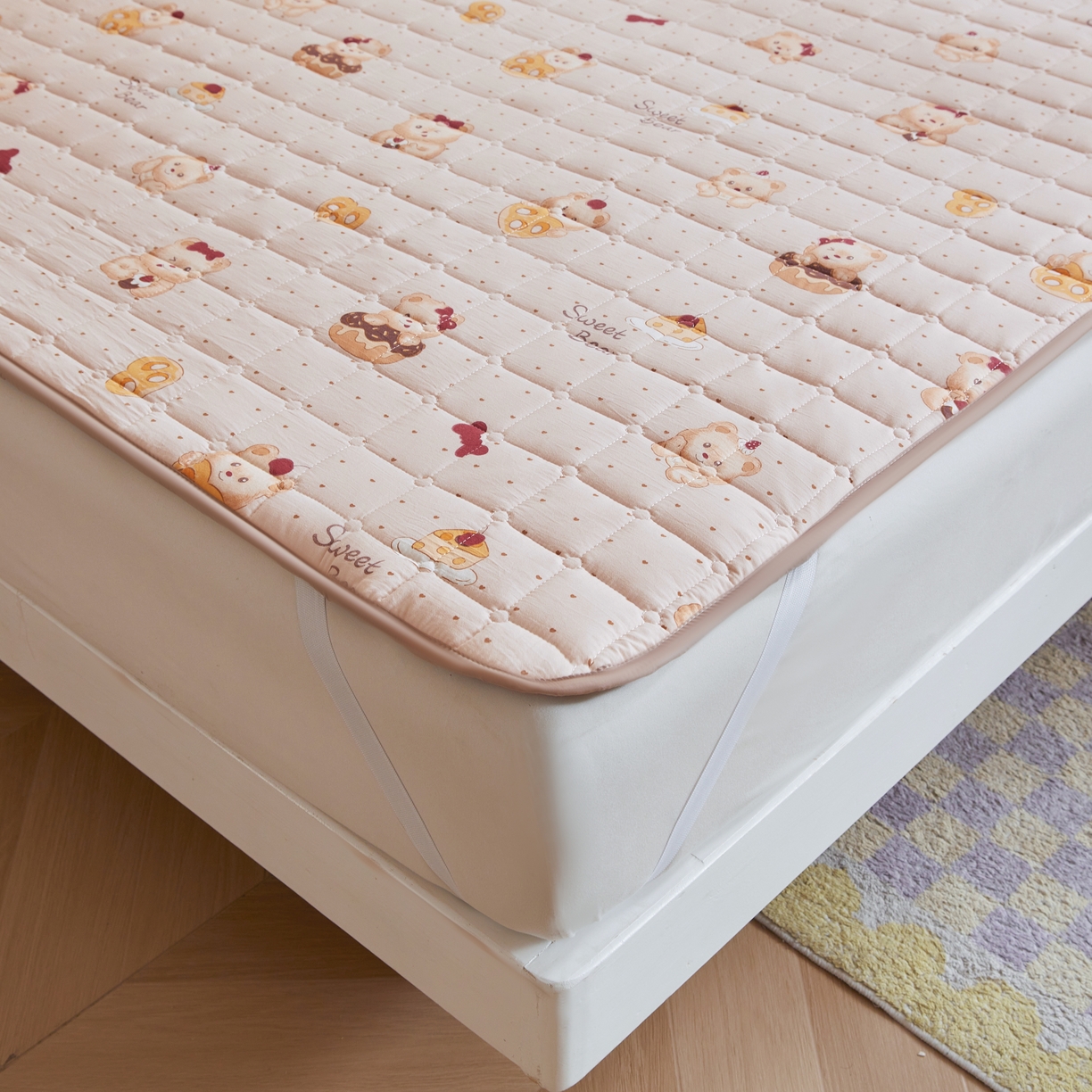 91家纺网 家纺一手货源 找家纺 魅图家纺 2025新款A类云朵棉抗菌棉花床护垫 甜心小熊