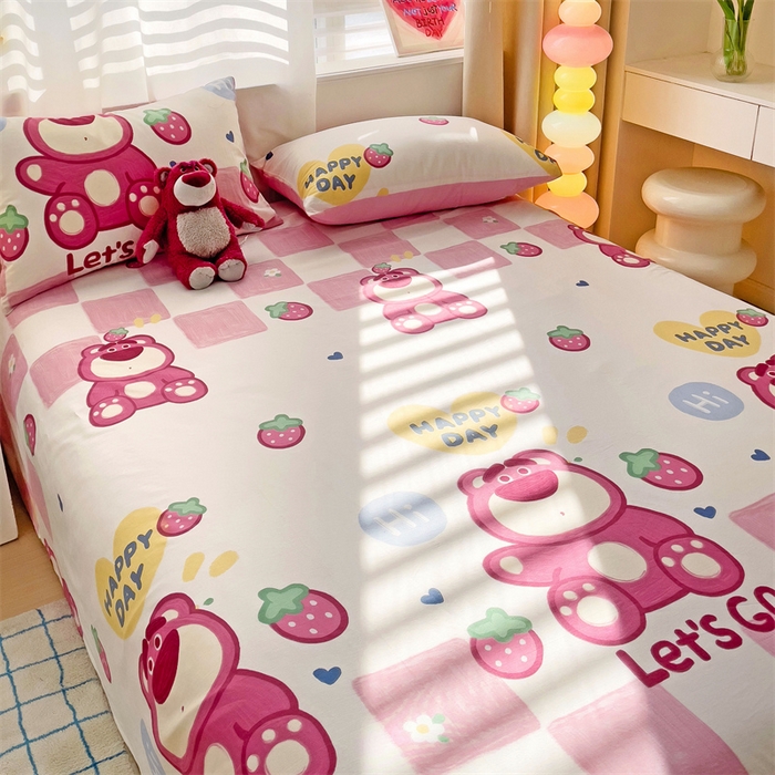 91家纺网 家纺一手货源 找家纺 名兮家居 2025新款全棉纯棉经典小版奥特曼三丽鸥床单【含防伪标】 宝宝草莓熊