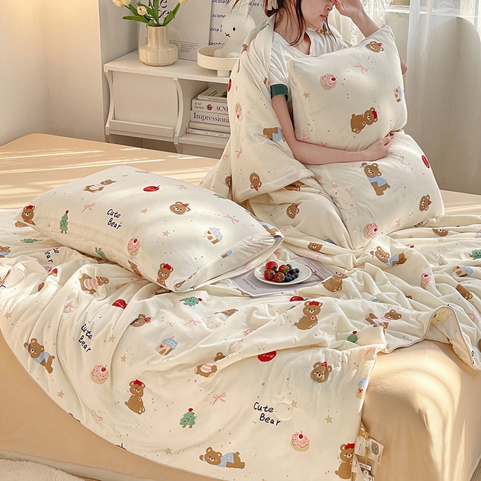 91家纺网 家纺一手货源 找家纺 简爱 2025新款A类针织棉大豆纤维夏被 蛋糕熊