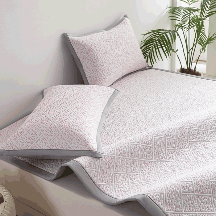 91家纺网 家纺一手货源 找家纺 鑫姿席业 2025新款A类凉感冰豆豆席 雅致床席款-冰粉