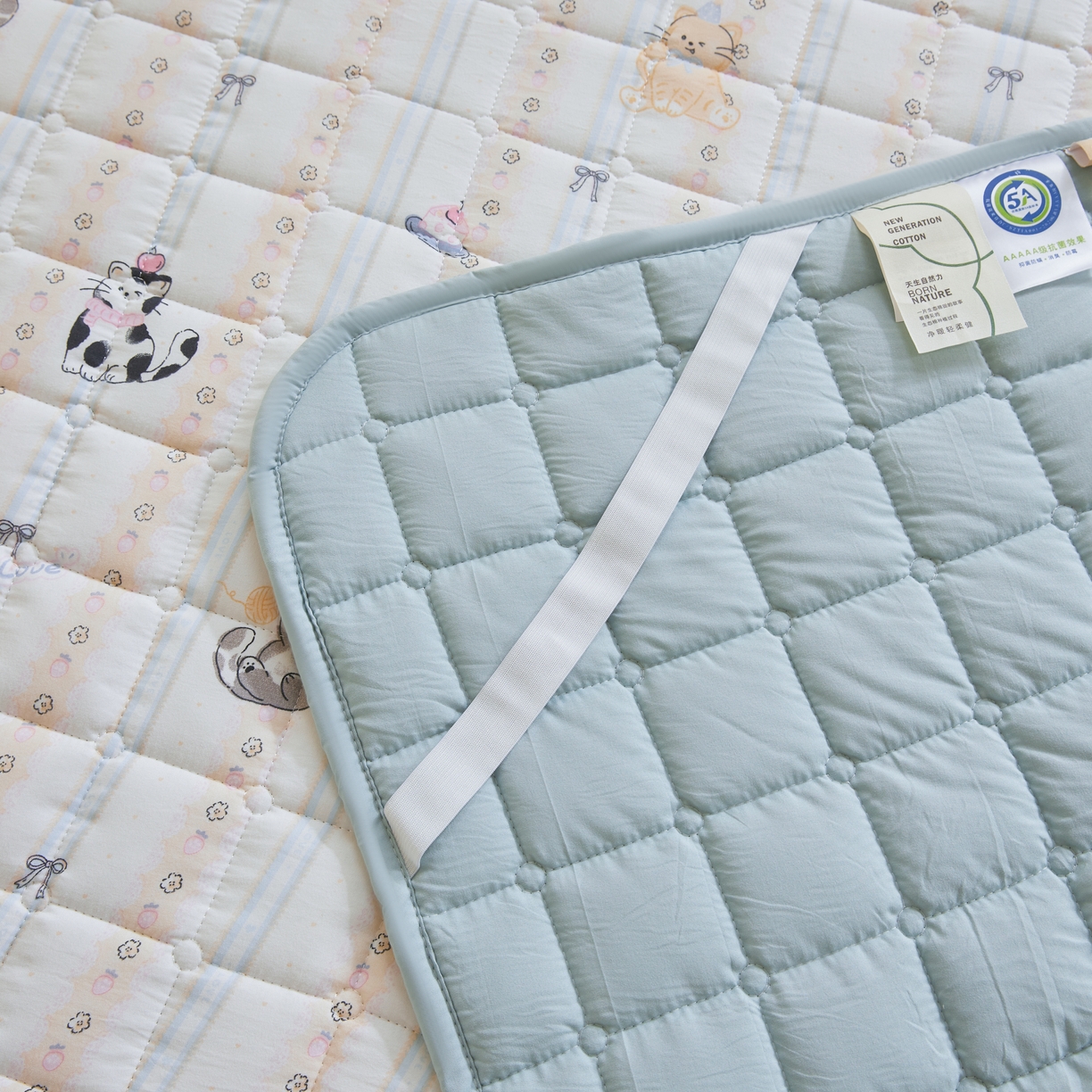 91家纺网 家纺一手货源 找家纺 魅图家纺 2025新款A类云朵棉抗菌棉花床护垫 田园猫咪