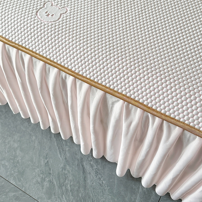 91家纺网 家纺一手货源 找家纺 爱洛家纺 2025新款凉感丝豆豆四件套床裙席 粉玉~小熊