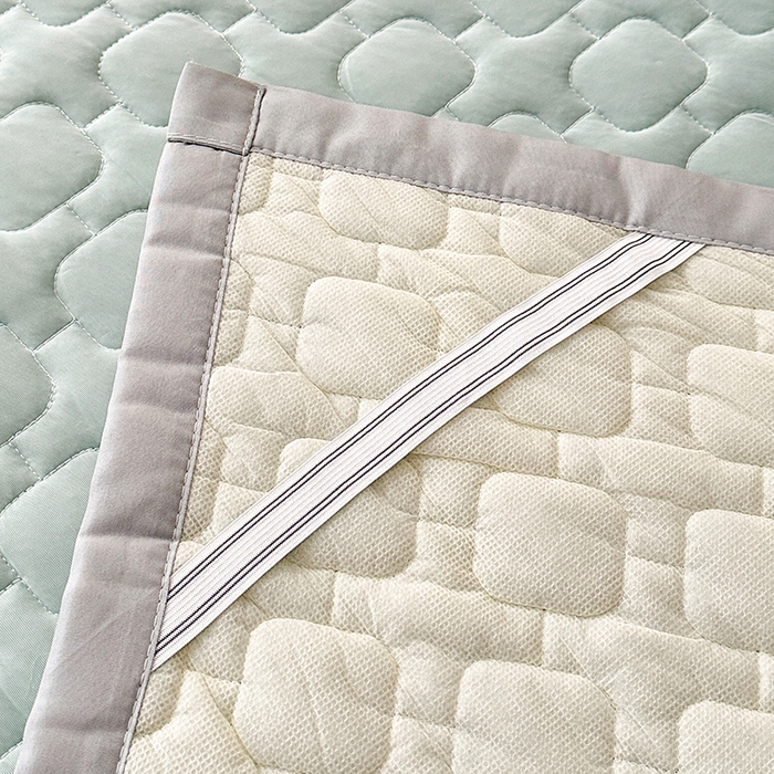 91家纺网 家纺一手货源 找家纺 爱洛家纺 2025新款凉感丝羽丝棉床垫 熊猫-浅天蓝