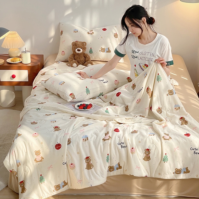 91家纺网 家纺一手货源 找家纺 简爱 2025新款A类针织棉大豆纤维夏被 蛋糕熊