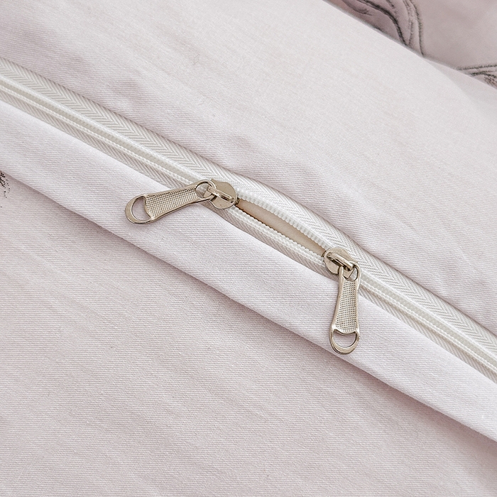 91家纺网 家纺一手货源 找家纺 锦罗绣 2025新款全棉13376印花套件单品单被套 小思绪-粉