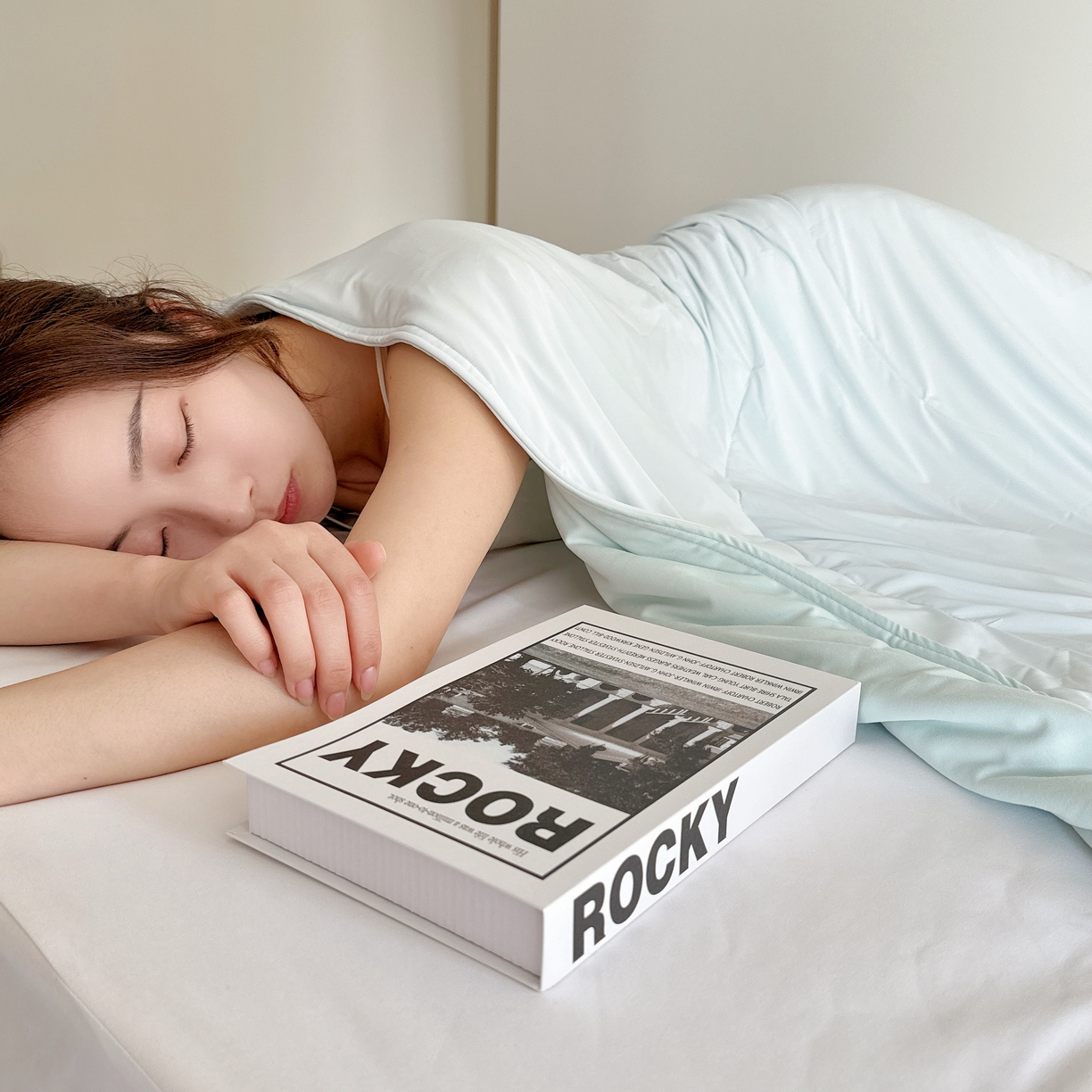 91家纺网 家纺一手货源 找家纺 兜米家居 2025新品某朵同款深睡双感夏被空调被 冰清