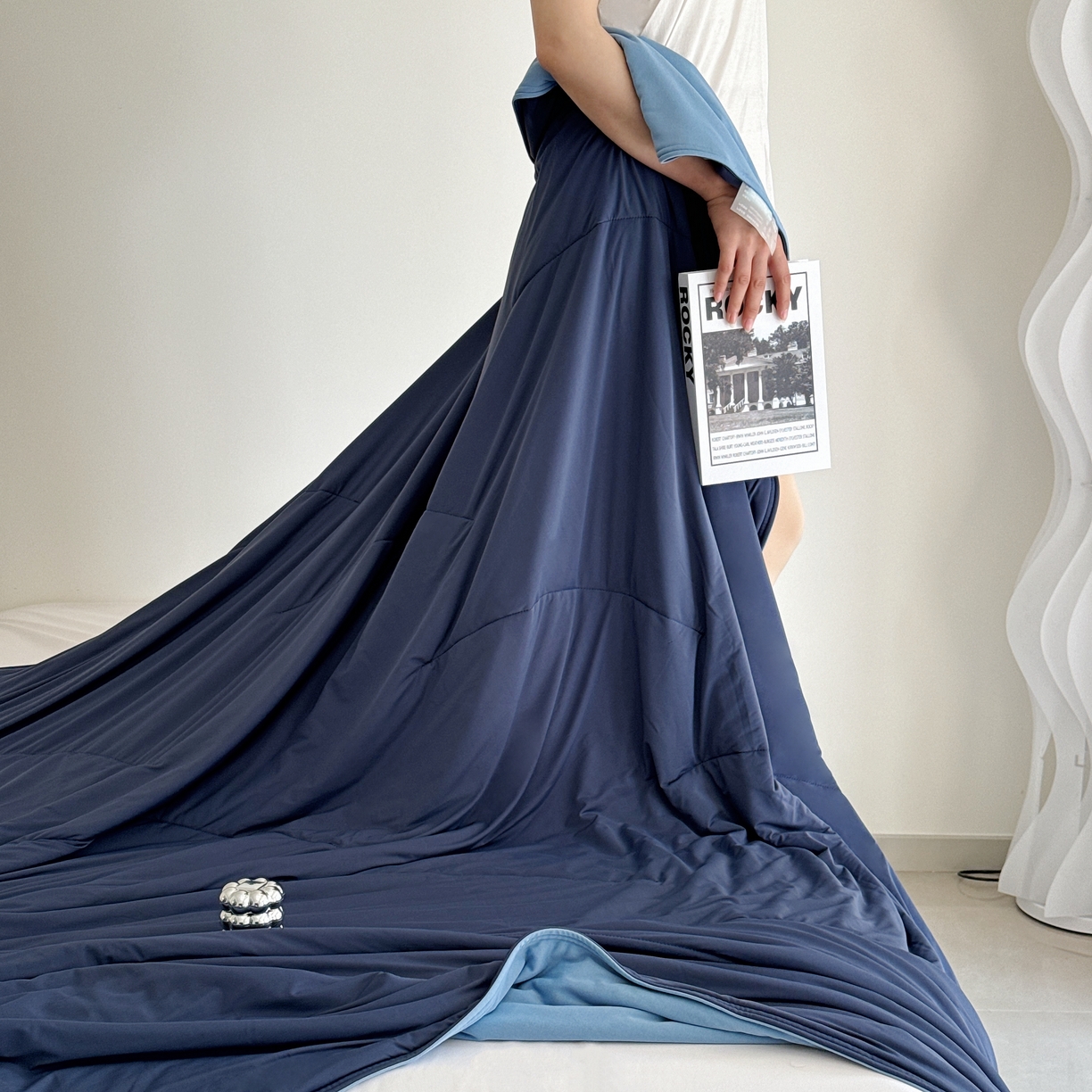 91家纺网 家纺一手货源 找家纺 兜米家居 2025新品某朵同款深睡双感夏被空调被 深蓝