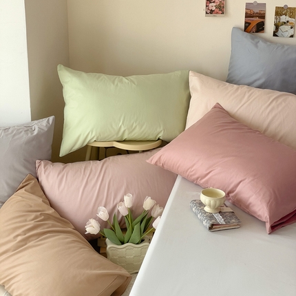 91家纺网 家纺一手货源 找家纺 漫时光 2025新款亲肤舒适纯色全棉A类纯棉单枕套 组合图仅供展示
