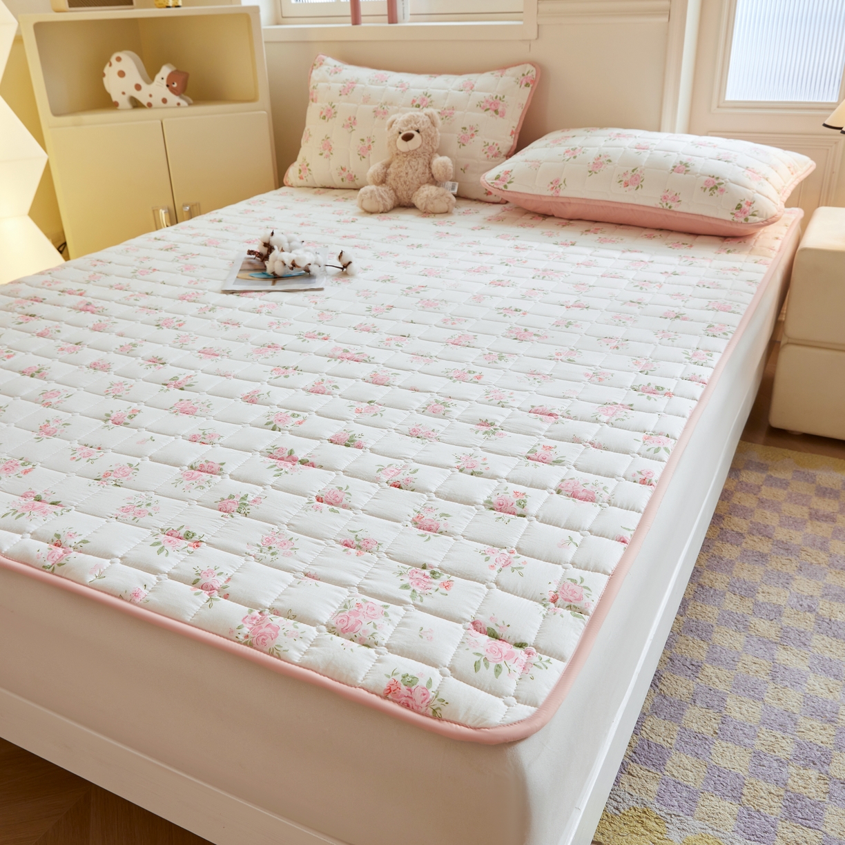 91家纺网 家纺一手货源 找家纺 魅图家纺 2025新款A类云朵棉抗菌棉花床护垫 浪漫花园