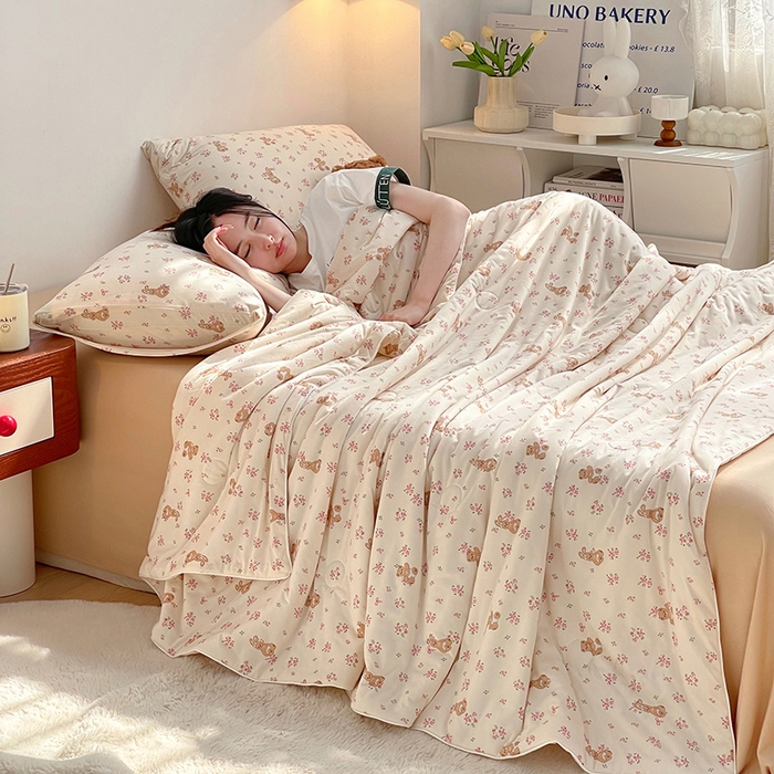 91家纺网 家纺一手货源 找家纺 简爱 2025新款A类针织棉大豆纤维夏被 花朵小兔