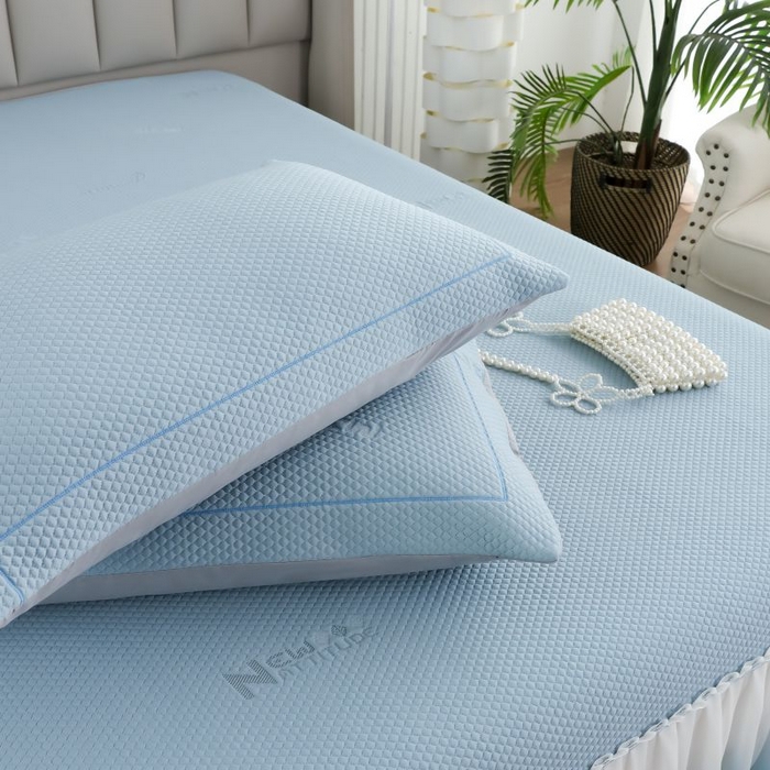 91家纺网 家纺一手货源 找家纺 新月家纺（锦威郎） 2025新款凉豆豆亲肤英文床裙 蓝色