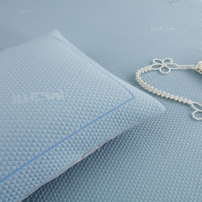 91家纺网 家纺一手货源 找家纺 新月家纺（锦威郎） 2025新款凉豆豆亲肤英文床裙 蓝色