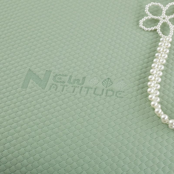 91家纺网 家纺一手货源 找家纺 新月家纺（锦威郎） 2025新款凉豆豆亲肤英文床裙 绿色