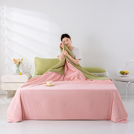 91家纺网 家纺一手货源 找家纺 缦纱 2025新款凉感丝超柔印花夏凉被 粉绿