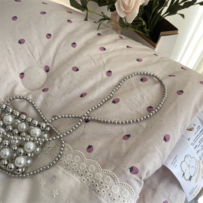 91家纺网 家纺一手货源 找家纺 奈萝家纺 奈萝2025新款全棉13372法式花边纯棉夏被春秋被 粉色草莓