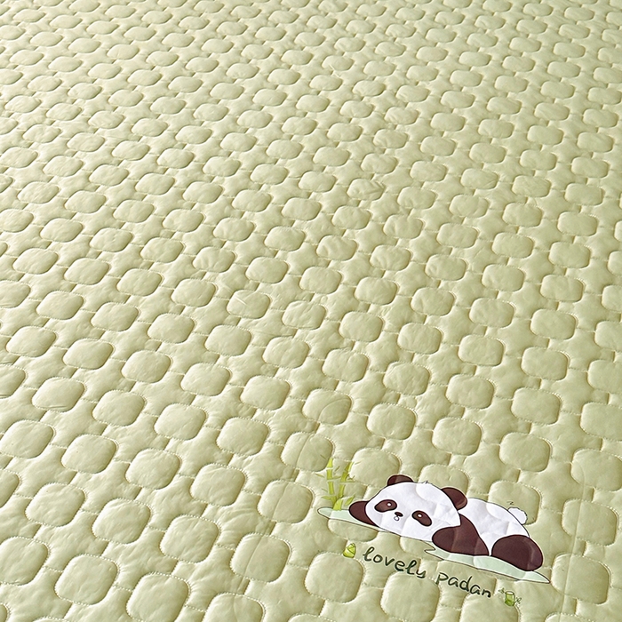 91家纺网 家纺一手货源 找家纺 爱洛家纺 2025新款凉感丝羽丝棉床垫 熊猫-豆沙绿