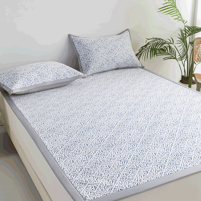 91家纺网 家纺一手货源 找家纺 鑫姿席业 2025新款A类凉感冰豆豆席 雅致床席款-冰深蓝