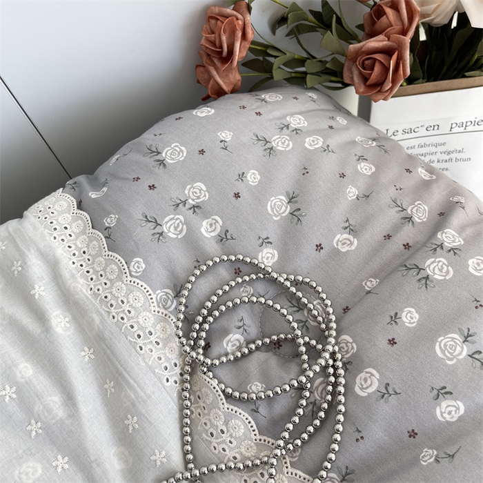 91家纺网 家纺一手货源 找家纺 奈萝家纺 奈萝2025新款全棉13372法式花边纯棉夏被春秋被 灰色玫瑰