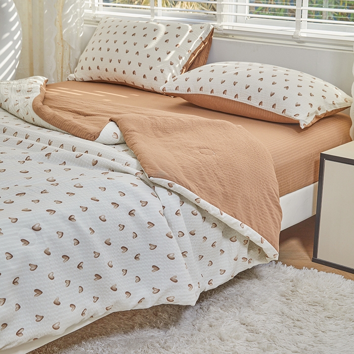 91家纺网 家纺一手货源 找家纺 迪乐妮 2025新款彩竺棉夏被四件套 甜心奶茶