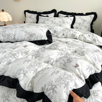 91家纺网 家纺一手货源 找家纺 （总）亿品家纺 2025新款亲肤舒适黑花边床盖四件套