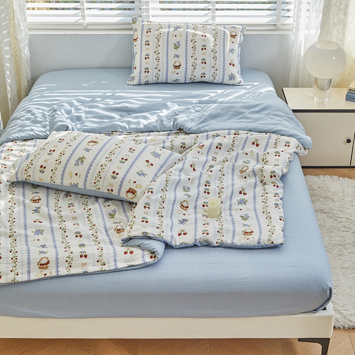 91家纺网 家纺一手货源 找家纺 迪乐妮 2025新款彩竺棉夏被四件套 蕾丝草莓