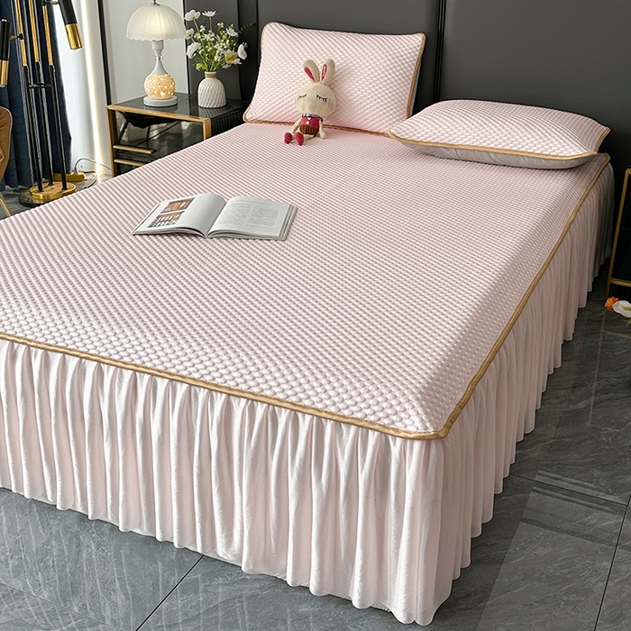 91家纺网 家纺一手货源 找家纺 爱洛家纺 2025新款凉感丝豆豆床裙席 粉玉~豆豆