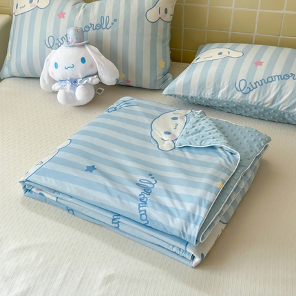 91家纺网 家纺一手货源 找家纺 莱登卡奴 2025新款A类三丽鸥凉感丝豆豆夏被子被芯系列（含吊牌） 卖萌玉桂狗