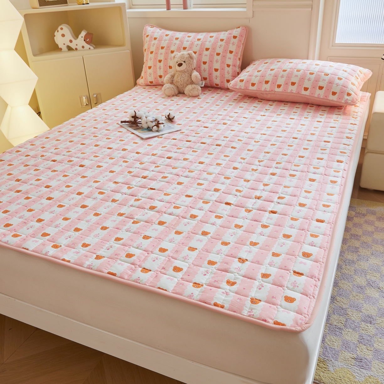 91家纺网 家纺一手货源 找家纺 魅图家纺 2025新款A类云朵棉抗菌棉花床护垫 花恋小熊